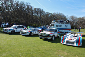 Concours-Klasse der Rennwagen-Klassiker vom Team Martini Racing. Keineswegs außer Konkurrenz - der Fiat-242-Kastenwagen des Rennstalls dahinter. Concours-Klasse der Rennwagen-Klassiker vom Team Martini Racing. Keineswegs außer Konkurrenz - der Fiat-242-Kastenwagen des Rennstalls dahinter.