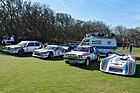 Concours-Klasse der Rennwagen-Klassiker vom Team Martini Racing. Keineswegs außer Konkurrenz - der Fiat-242-Kastenwagen des Rennstalls dahinter.