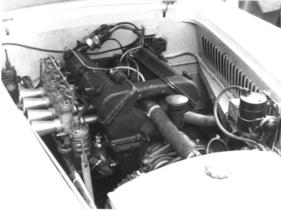 Conrero Alfa Romeo 1900 Sprint (1953) - Blick in den Motorraum an der Mille Miglia 1953 Conrero Alfa Romeo 1900 Sprint (1953) - Blick in den Motorraum an der Mille Miglia 1953