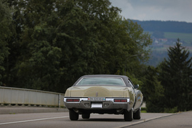 Continental Mark IV (1972) – Die Rundung der "Reserveradmulde" setzt sich im Stossfänger fort