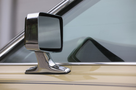 Continental Mark IV (1972) – Massiver Aussenspiegel mit manueller Verstellung von innen