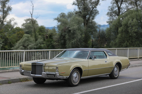 Continental Mark IV (1972) – Obwohl übergewichtig und eigenwillig proportioniert, ist ihm eine gewisse Eleganz nicht abzusprechen Continental Mark IV (1972) – Obwohl übergewichtig und eigenwillig proportioniert, ist ihm eine gewisse Eleganz nicht abzusprechen