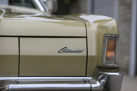 Continental Mark IV (1972) – Optische Täuschung: dies könnte auch das Heck eines Kleinwagens sein, ist aber die Front eines Luxuscoupés