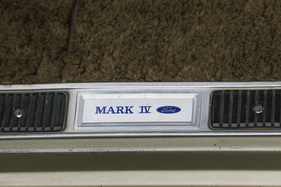 Continental Mark IV (1972) – Verwirrend: Ford steht auf der Türzarge, Lincoln-Mercury baut ihn, Continental heisst die Marke