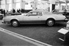 Continental Mark IV - Repräsentationsfahrzeug der Ford Motor Company mit Opera-Window - am Genfer Automobilsalon 1974