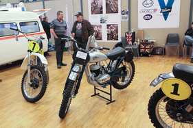 Coole Motocross-Maschine von Greeves - Oldtimer- und Teilemarkt Fribourg 2019