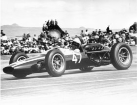 Cooper Climax 2500 (1964) - Bruce McLaren als Sieger in Wigram '64 und Meister von Tasmanien