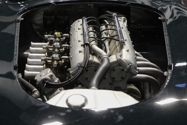 Cooper-Maserati A6GCS (1965) - Blick unter die Motorhaube - Rétromobile Paris 2024