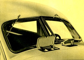 Cord 810 (1936) - Serviceklappen für Öl und Wasser hinter der Motorhaube