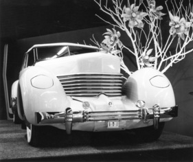 Cord 810 (1936) - dieses zweisitzige Cabriolet wurde 1974 am Genfer Automobilsalon gezeigt