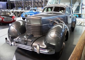 Cord 812 (1937) – auch bekannt unter dem Spitznamen "Sargnase"
