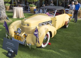 Cord 812 Convertible (1937) mit dem der Filmstar Tom Mix im Okt. 1940 in Arizona tödlich verunfallte - hier am Arizona Concours d'Elegance in Phoenix 2014