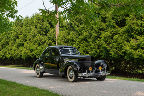 Cord 812 Custom Beverly (1937) - Lot 419 an der RM/Sotheby's Hershey Versteigerung vom 4./5. Oktober 2023