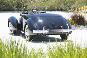 Cord 812 Phaeton (1937) - als Lot 062 an der Bonhams Quail Lodge Auction am 14. August 2015