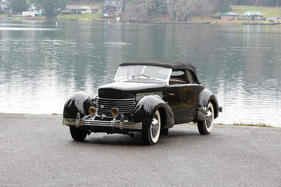 Cord 812 Phaeton (1937) - als Lot 076 an der Bonhams Scottsdale Versteigerung am 16. Januar 2020