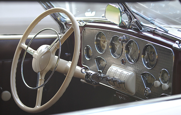 Cord 812 Phaeton (1937) - angeboten an der Auktion von Gooding & Company in Pebble Beach vom 18./19. August 2012