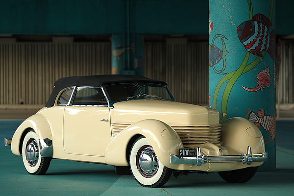 Cord 812 Phaeton (1937) - angeboten an der Auktion von Gooding & Company in Pebble Beach vom 18./19. August 2012