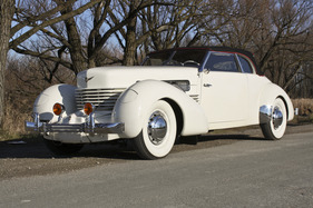 Cord 812 SC Phaeton (1937) - verkauft an der RM Auction Arizona (19. und 20. Januar 2012) für USD 148'500