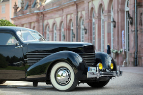 Cord 812 Sedan (1937) - das erste Auto mit Klappscheinwerfern - Classic-Gala Schwetzingen 2020