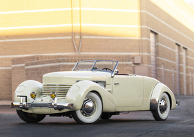 Cord 812 Supercharged Cabriolet (1937) - als Lot 130 an der RM/Sotheby's Arizona Versteigerung vom 27. Januar 2022