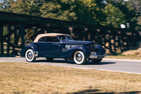 Cord 812 Supercharged Phaeton (1937) - als Lot 125 angeboten von RM/Sotheby's in Arizona am 28./29. Januar 2016
