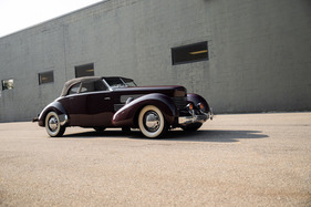 Cord 812 Supercharged Phaeton (1937) - als Lot 129 an der RM/Sotheby’s Hershey Versteigerung 2024 Cord 812 Supercharged Phaeton (1937) - als Lot 129 an der RM/Sotheby’s Hershey Versteigerung 2024