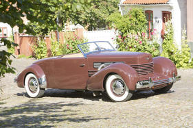 Cord 812 Supercharged "Sportsman" (1937) - als Lot 017 an der Bonhams Versteigerung von Scottsdale am 18. Januar 2018