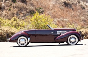 Cord 812 Supercharged “Sportsman” Convertible Coupe (1937) - Seitenansicht - Fahrzeug durch RM an der Monterey Auction 2012 versteigert