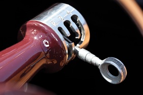 Cord 812 Supercharged “Sportsman” Convertible Coupe (1937) - mit diesem Schalthebel am Lenkrad werden die Gänge vorgewählt - Fahrzeug durch RM an der Monterey Auction 2012 versteigert