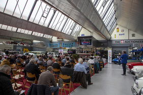 Corona-bedingt blieben viele Stühle leer - Versteigerung der Oldtimer Galerie Toffen vom 17. Oktober 2020 Corona-bedingt blieben viele Stühle leer - Versteigerung der Oldtimer Galerie Toffen vom 17. Oktober 2020