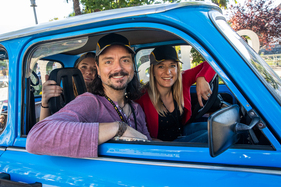 Country‑Rock‑Pop-Familienband auf ADAC Europa Classic 2026 - Stefanie Hertel geht mit ihrem Trabant 601 S de Luxe „Schorsch“ samt Ehemann Lanny Lanner und Tochter Johanna Mross an den Start.
