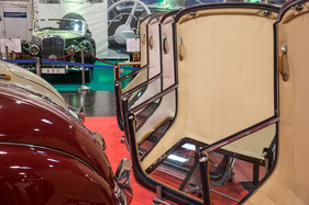 Coupédächer von Mercedes-Benz mit einer erstaunlichen Varianz an Himmel-Haltgegriff-Kombinationen – Techno Classica 2024