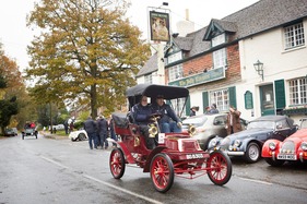 Crestmobile Datachable Tonneau (1904) - at the Bonhams London to Brighton Veteran Car Run 2014