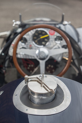 Cromard Special (1950) - das Benzinreservoir ist gleich hinter dem Fahrer