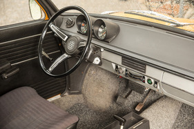 DAF 55 Marathon (1971) - Der Kupplungsfuss hat nichts zu tun, der enge Fussraum wird von nur zwei Pedalen ausgefüllt