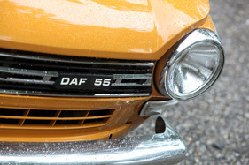 DAF 55 Marathon (1971) - Mit dem DAF 55 wurde aus dem einfachen Blech des luftgekühlten 44 ein richtiges Kühlergitter für den Wasserkühler des Renault-Motors