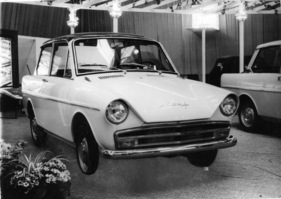DAF Daffodil (1964) - mit ruhigerem Motorlauf, mehr Kopffreiheit über den hinteren Sitzen und tieferem Verbrauch als Ergebnisse der Modellverbesserungen - Genfer Automobilsalon 1964