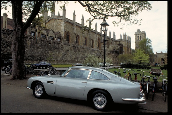 Bild: DB5 in England bei Dreharbeiten zu einem neueren James-Bond-Film (Goldeneye?)