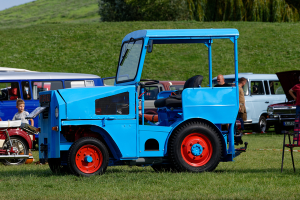 DFZ 632 Industrieschlepper (1973) für den werksinternen Güterverkehr. V2- oder V4-Diesel gab es im Baukastensystem gefertigt. Dieser hier war inventarisiert bei den Elektro-Apparate-Werken Berlin-Treptow – OMMMA 2023