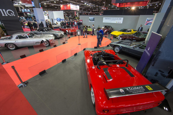 DIeser Stand war dem "Trident", sprich einer Maserati-Sammlung gewidmet - Rétromobile Paris 2020