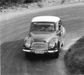 DKW 3=6 (1958) - bei einem Bergrennen, in einer Linkskurve