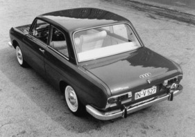 DKW F 102 (1964) – schnörkelloses Heck mit schmalen Leuchten und hoher Ladekante