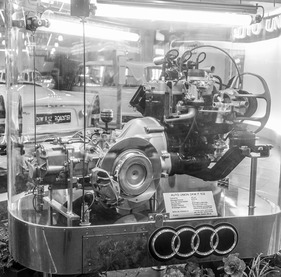 DKW F102 (1965) - weiterhin mit Dreizylinder-Zweitakt-Motor - Genfer Automobilsalon 1965