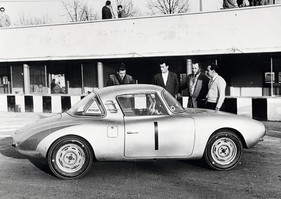 DKW Monza (1956) - Fünf Klassensiege konnten die auf Privatinitiative erfolgten Rekordfahrten für sich im Dezember auf der Bahn von Monza mit dem Kunststoff-Coupé einheimsen