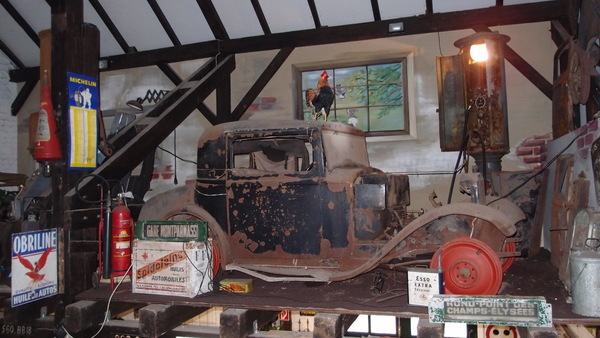 Da gibt es noch etwas zu restaurieren - Rosengart-Museum in Bedburg-Rath