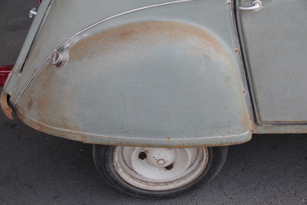 Da gibt es noch viel zu tun - Citroën 2 CV in der Fahrzeugakademie - Klassikwelt Bodensee 2016