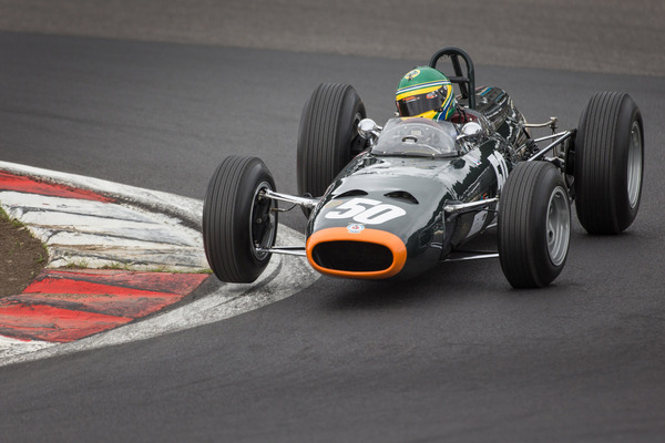 Da haben wir sie wieder, die 50, und sie zeigt, wo der Scheitelpunkt ist, ...