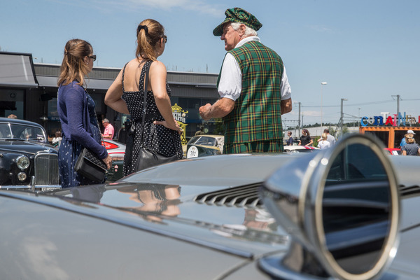 Da passt sogar der Anzug - Jaguar Meet Ace Cafe Juni 2020