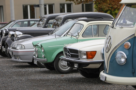 Da versteckt sich einer! Die Zahl der 107er-SL war erstaunlich gering – Albisgütli Classic Cars & Bikes 2024