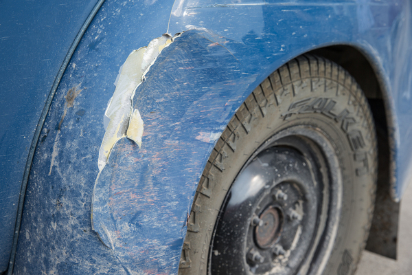 Da wird wohl eine Neulackierung nötig sein - Ankunft in Luzern - Peking to Paris Motor Challenge 2025